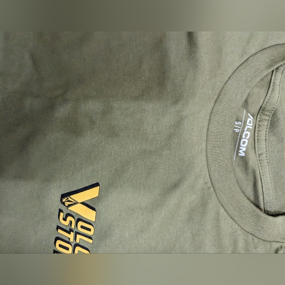 Volcom NWT green yellow lettering size small - Picture 2 of 3
